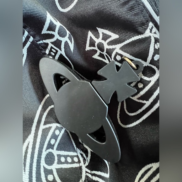 Vivienne Westwood orb pendant USB 16 GB rare VW event VIP Gift Souvenir - Picture 6 of 15